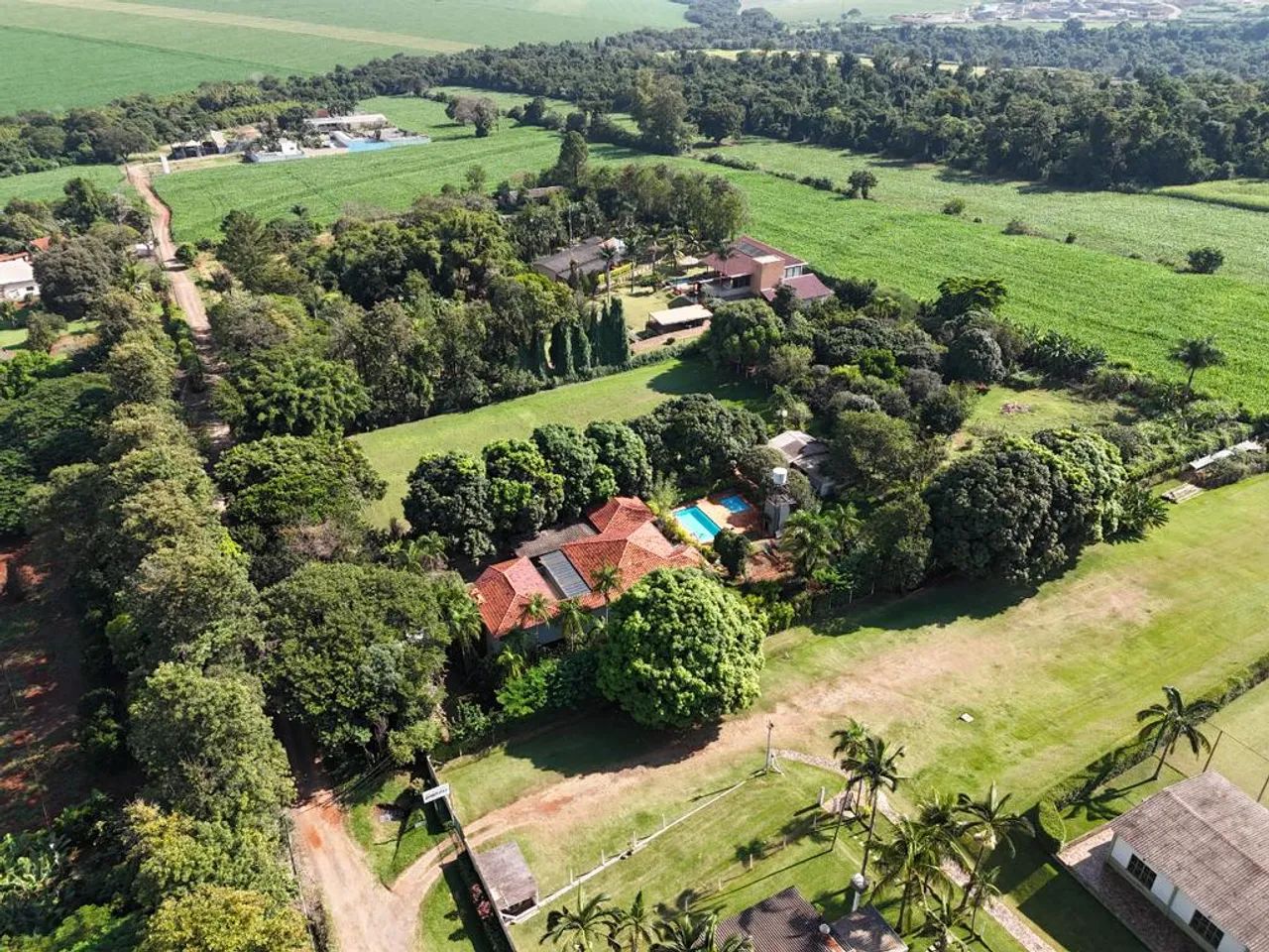 Chácara à venda em Maringá, Gleba Ribeirão Morangueiro, com 5 quartos, com 10000 m² - Foto 2