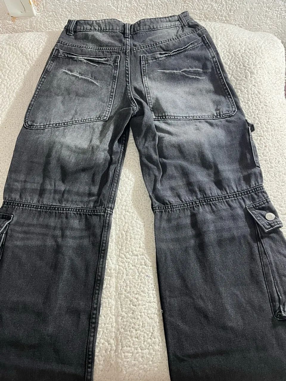 Calça cargo jeans cinza da Bershka  - Foto 3
