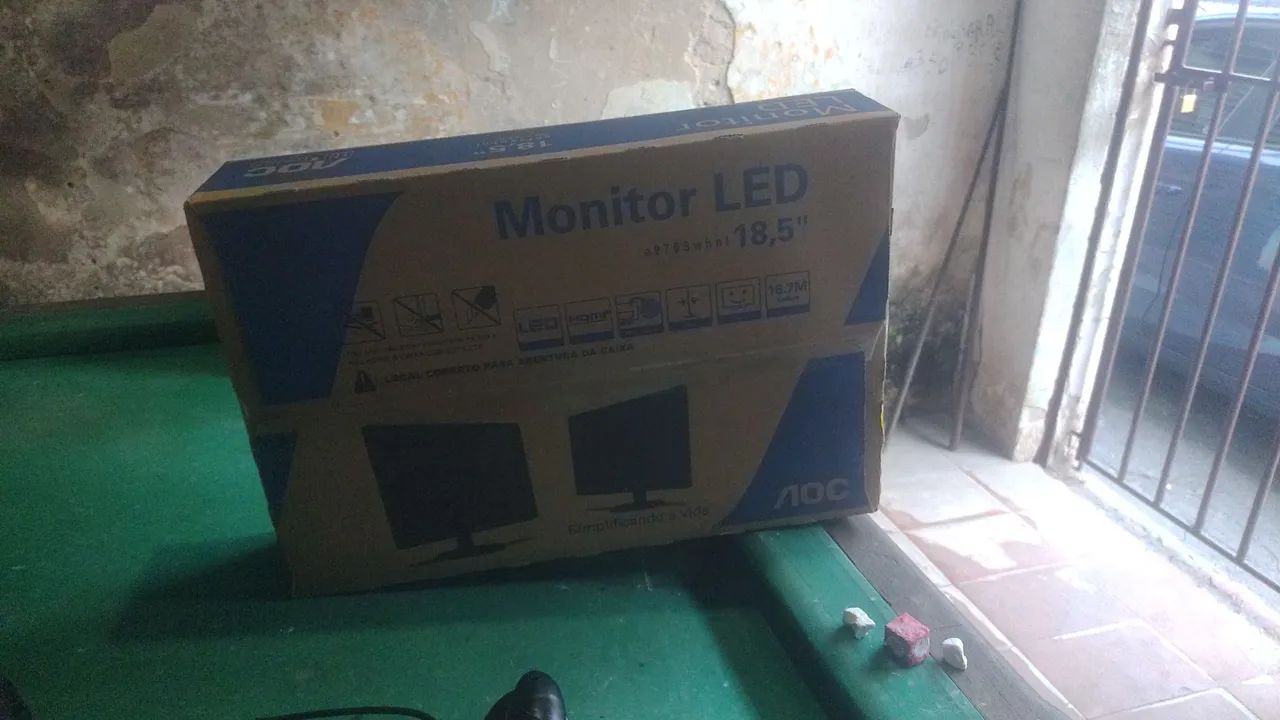 Monitor AOC 18.5 meio polegadas novo na caixa 
