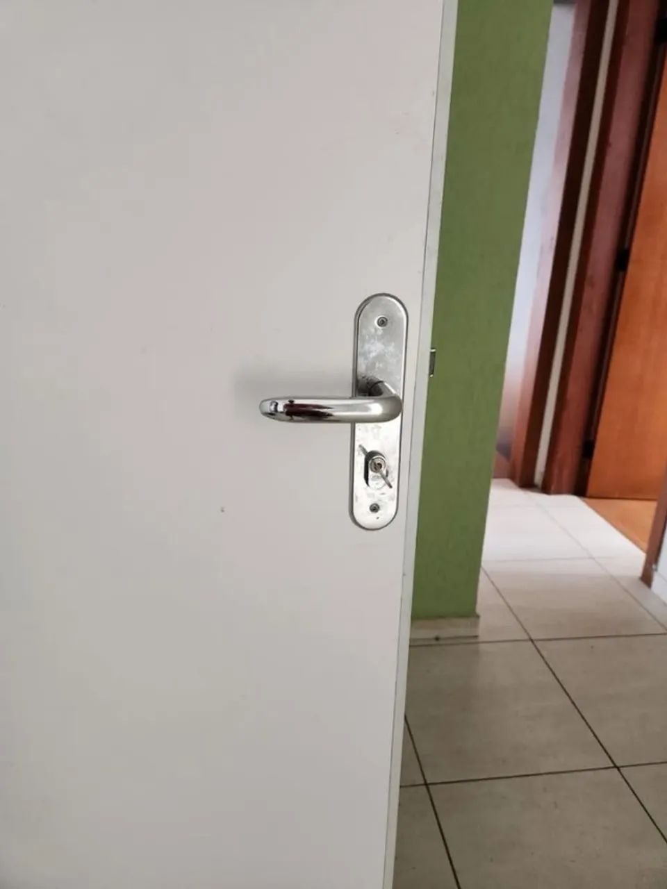 Divisoria de escritorio com porta - Foto 2