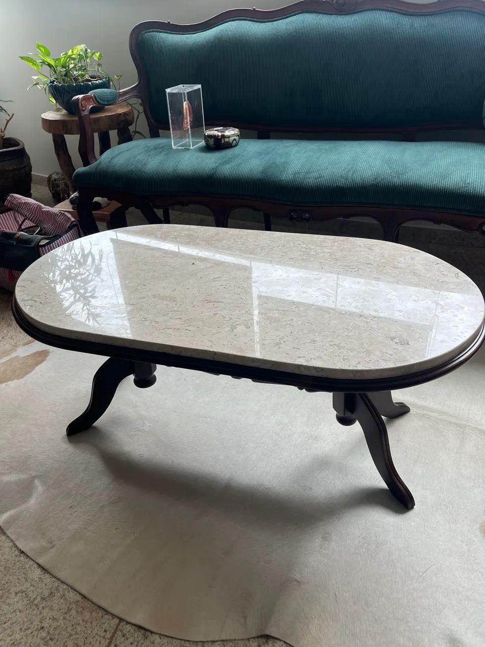 Mesa de Centro Clássica em Madeira com Tampo de Pedra - Foto 2