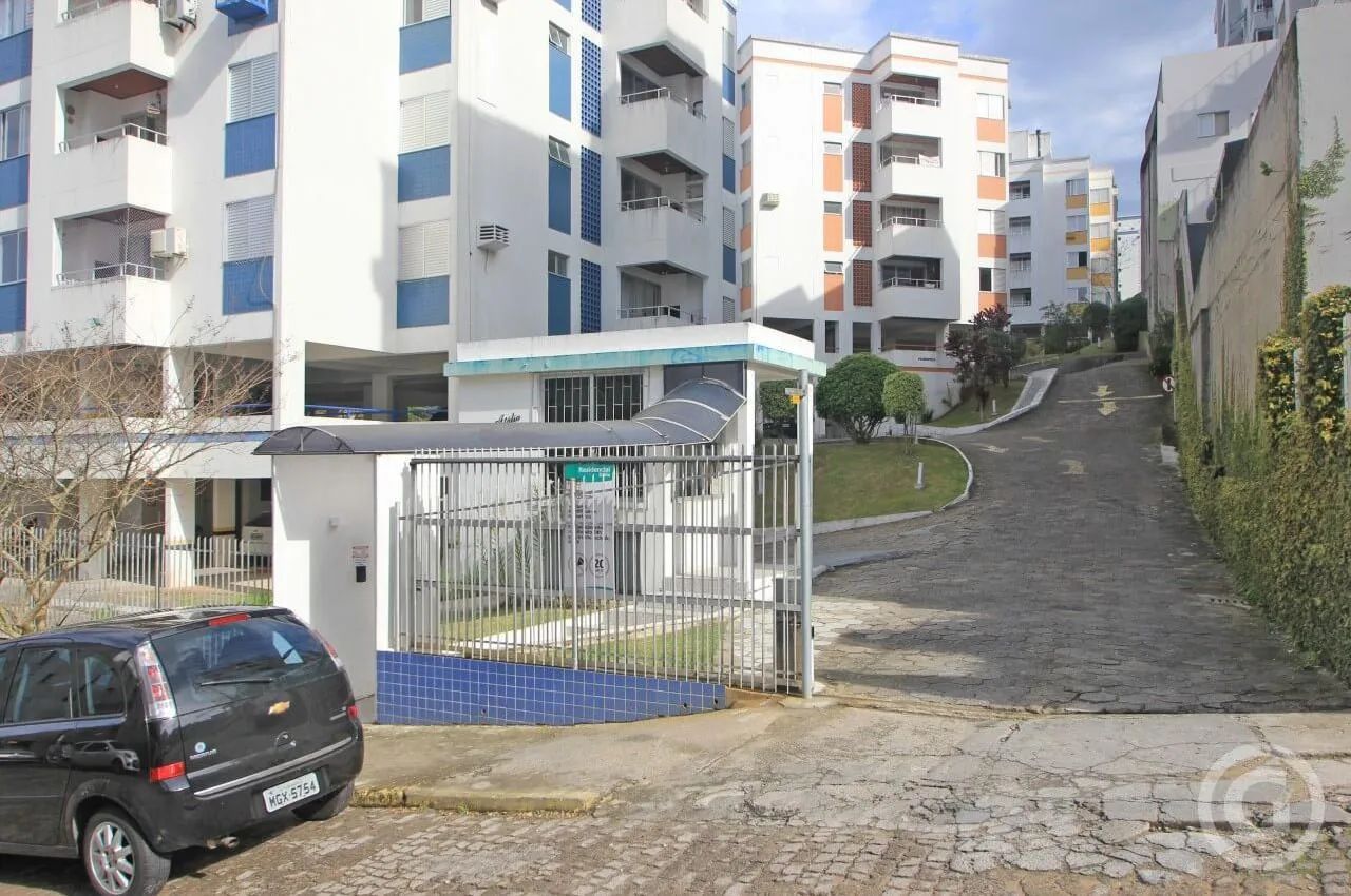 Apartamento semimobiliado com uma vaga na Trindade - Foto 2