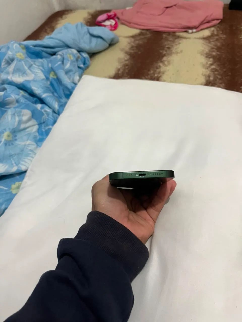 Vendo iPhone 13 novo conservado e em ótimo estado Face ID pegando tudo funcionando - Foto 4