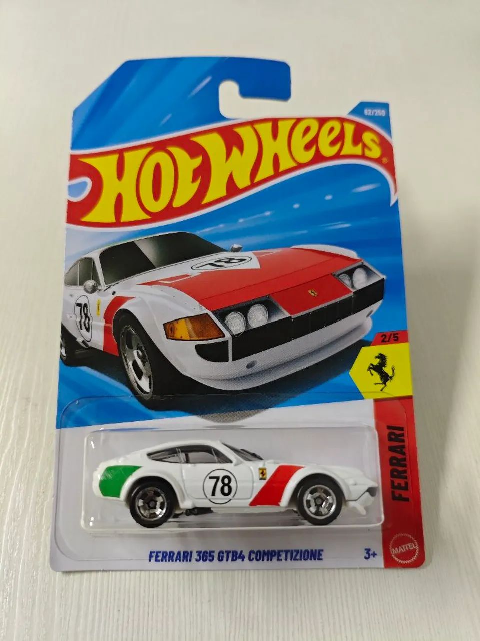 Dupla Hot Wheels - Silverado e Ferrari  - Foto 3