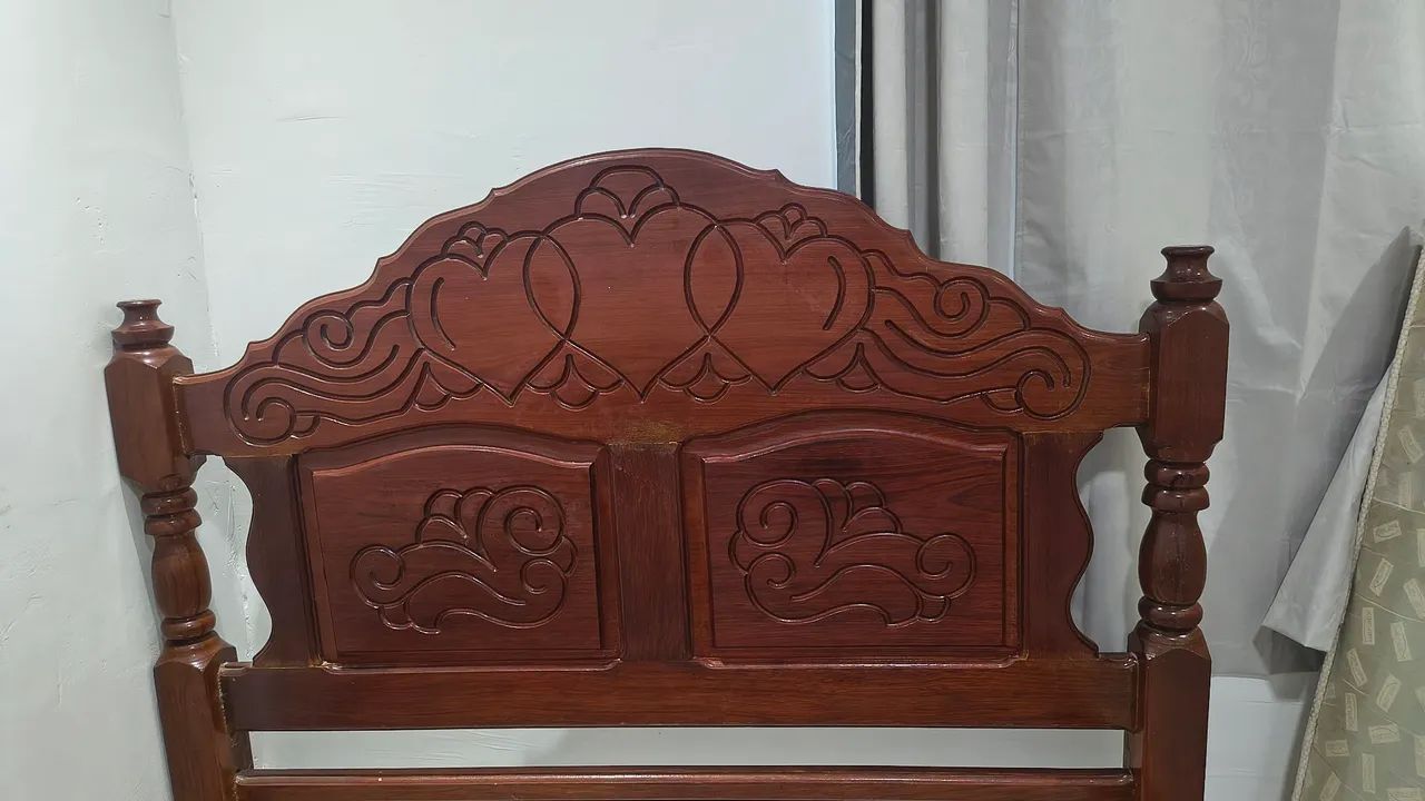 Base de cama Casal de madeira maciça Argilin 