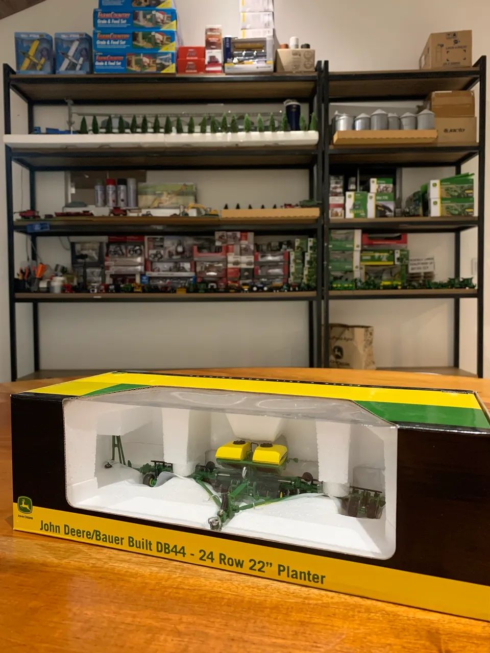 Miniatura Plantadeira John deere DB44 1/64  - Foto 4