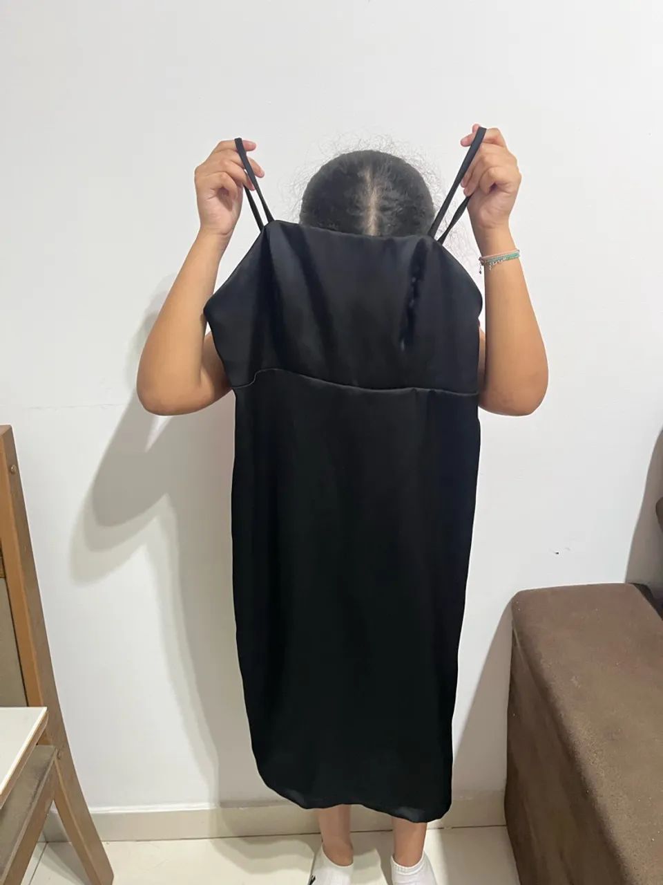 Vestido elegante de cetim nunca usado.