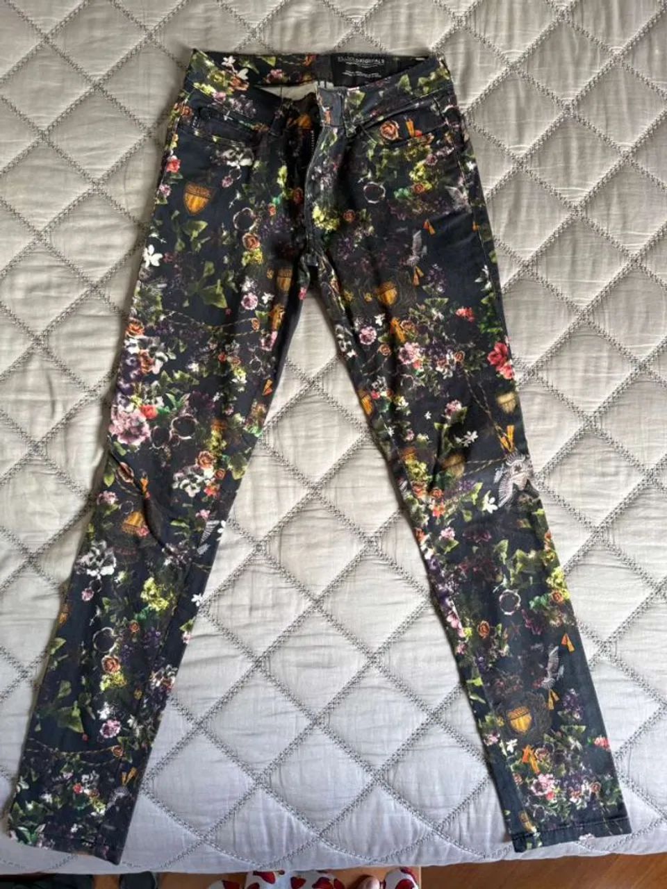 Calça Ellus preta floral 