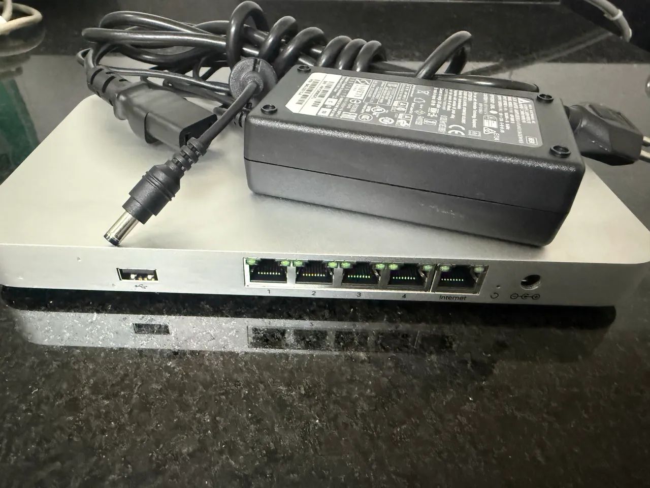 Meraki MX68 CISCo-Conexão PoE Cor Prata - Foto 2