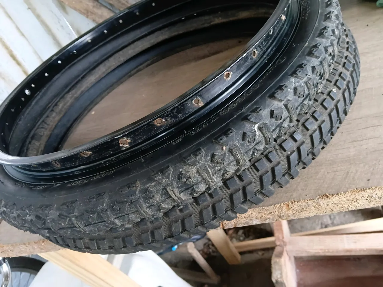 Par de Pneus Hutchinson Challenger Tubeless 700x28 - O Novo Padrão