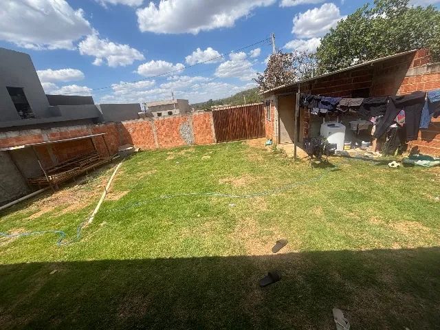 Lote com área de lazer de fundo com quarto e banheiro  - Foto 3