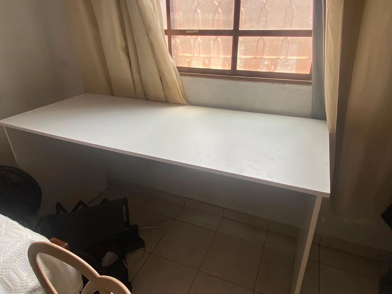 MESA USADA EM ÓTIMO ESTADO