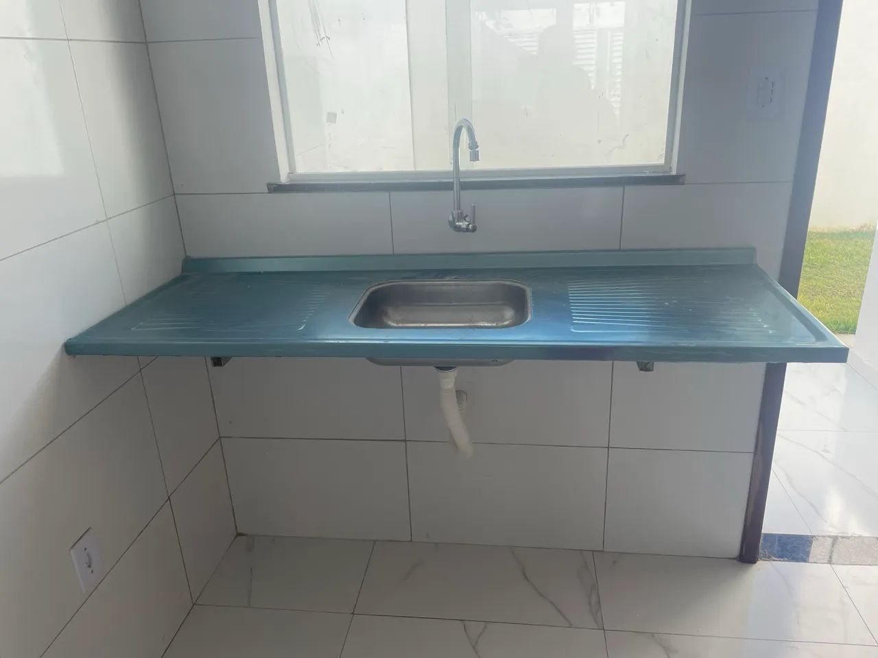 Vendo pia/bancada de inox com aproximadamente 1,60 m de comprimento. - Foto 3
