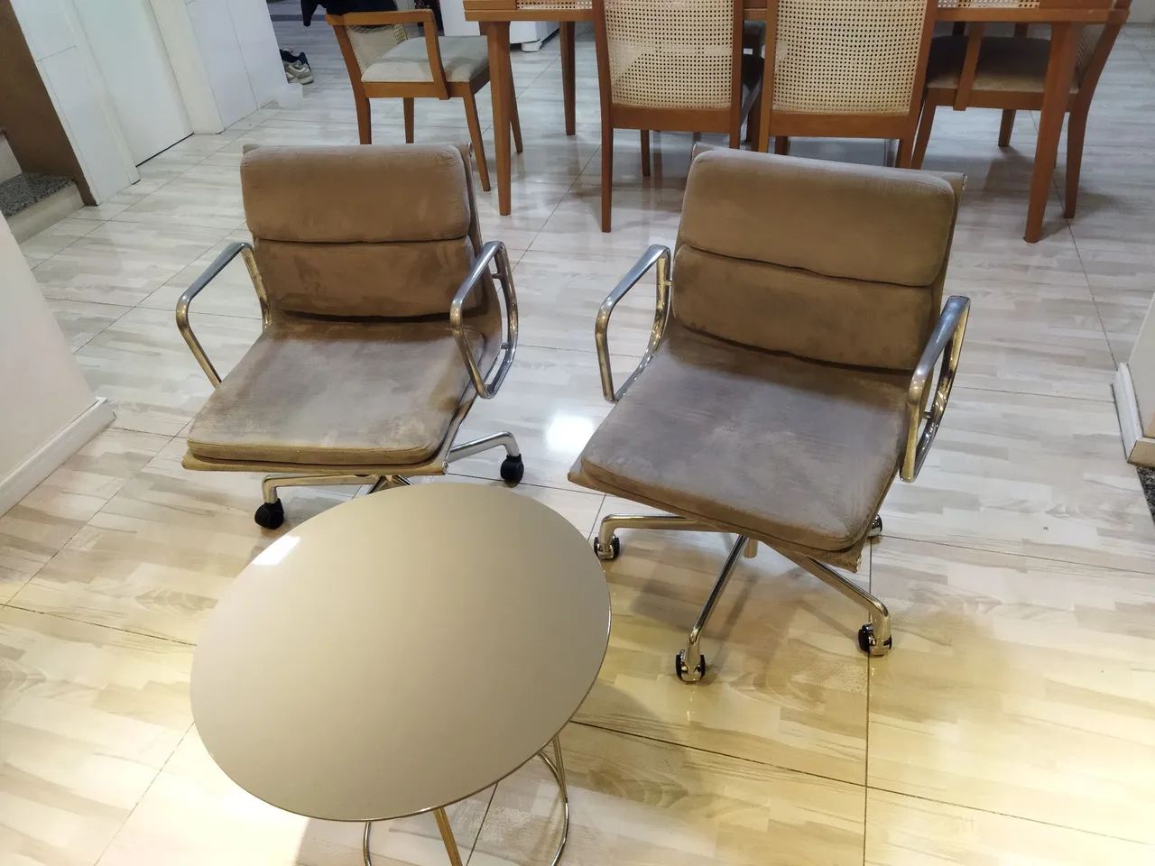 Conjunto de cadeiras e mesa - Foto 5