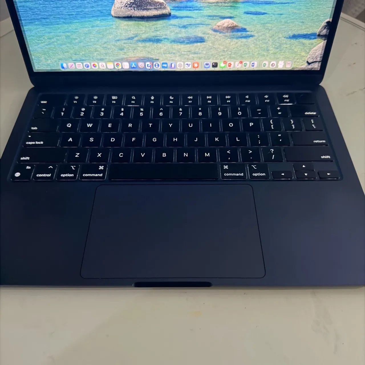 MacBook Air M2 13,6