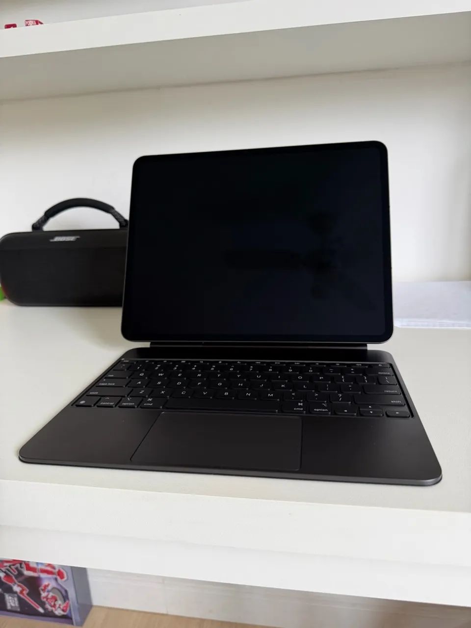 iPad Pro 13? M4 Wi-Fi + Cellular com teclado e Apple Pencil  - Foto 4