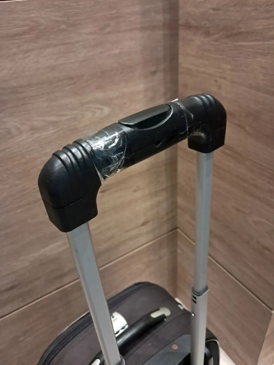 Mala de viagem pequena - bem resistente - Foto 3
