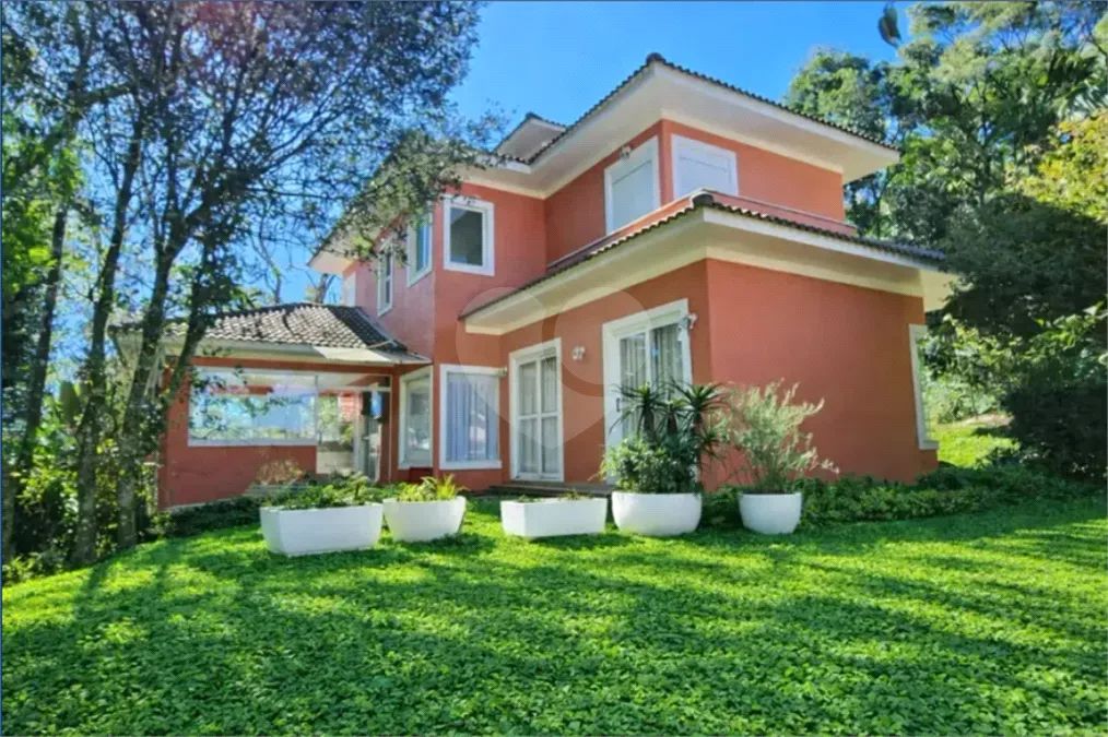 Condomínio com 5 quartos para locação em Caraguatá - SP