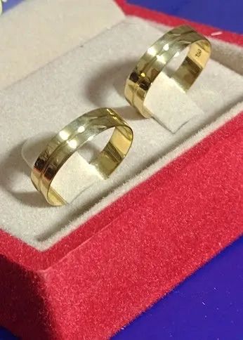 Alianças Ouro 18 Kilates 7.30 Gramas 5mm Maciça com Risco - Foto 4