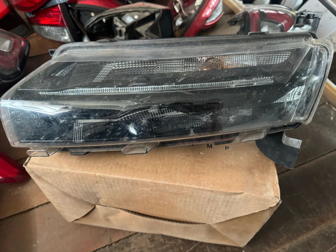 FAROL SUPERIOR ESQUERDO KWID