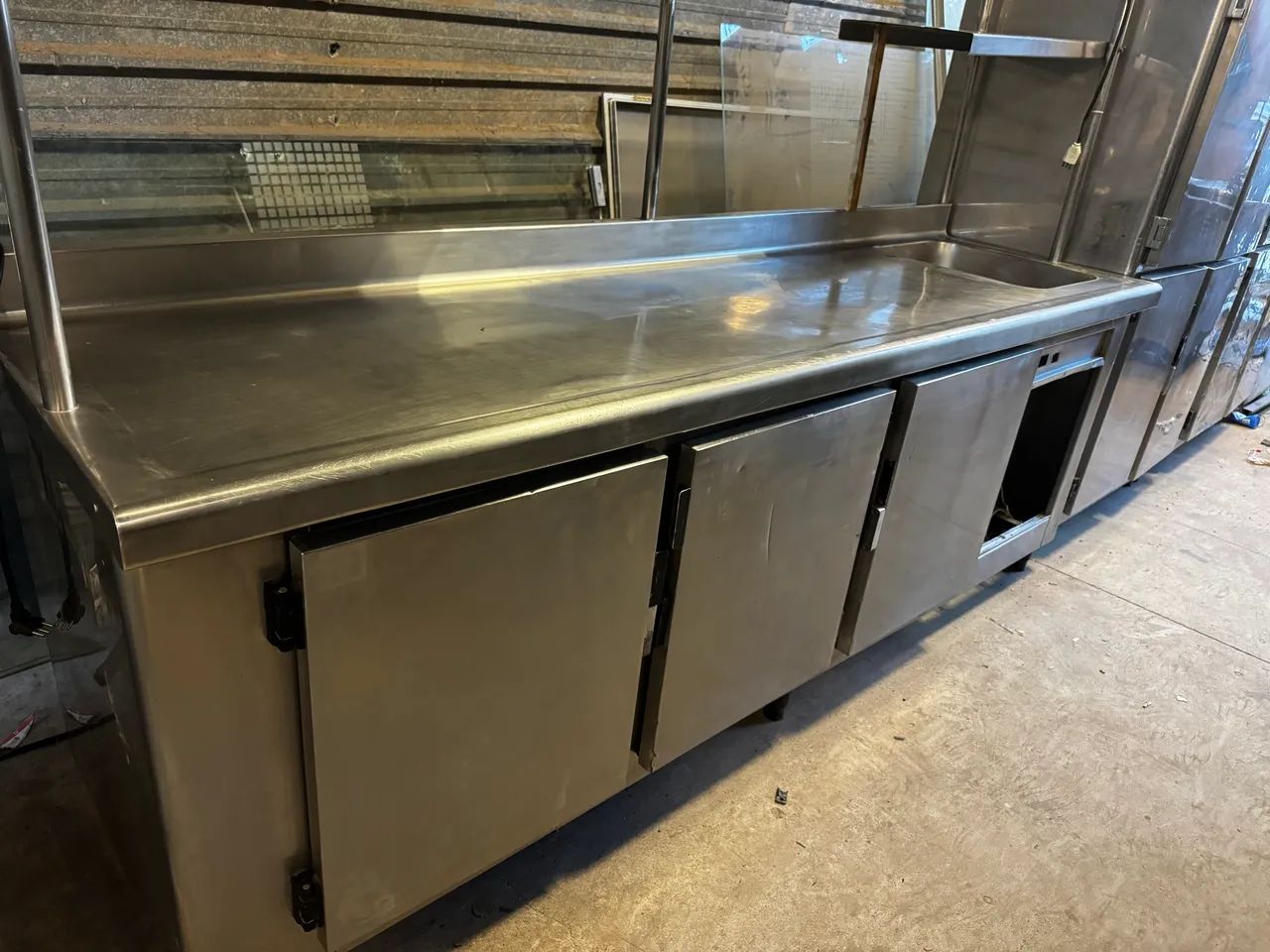 Bancada refrigerada com pia em aço inox 2,5 M  - Foto 2