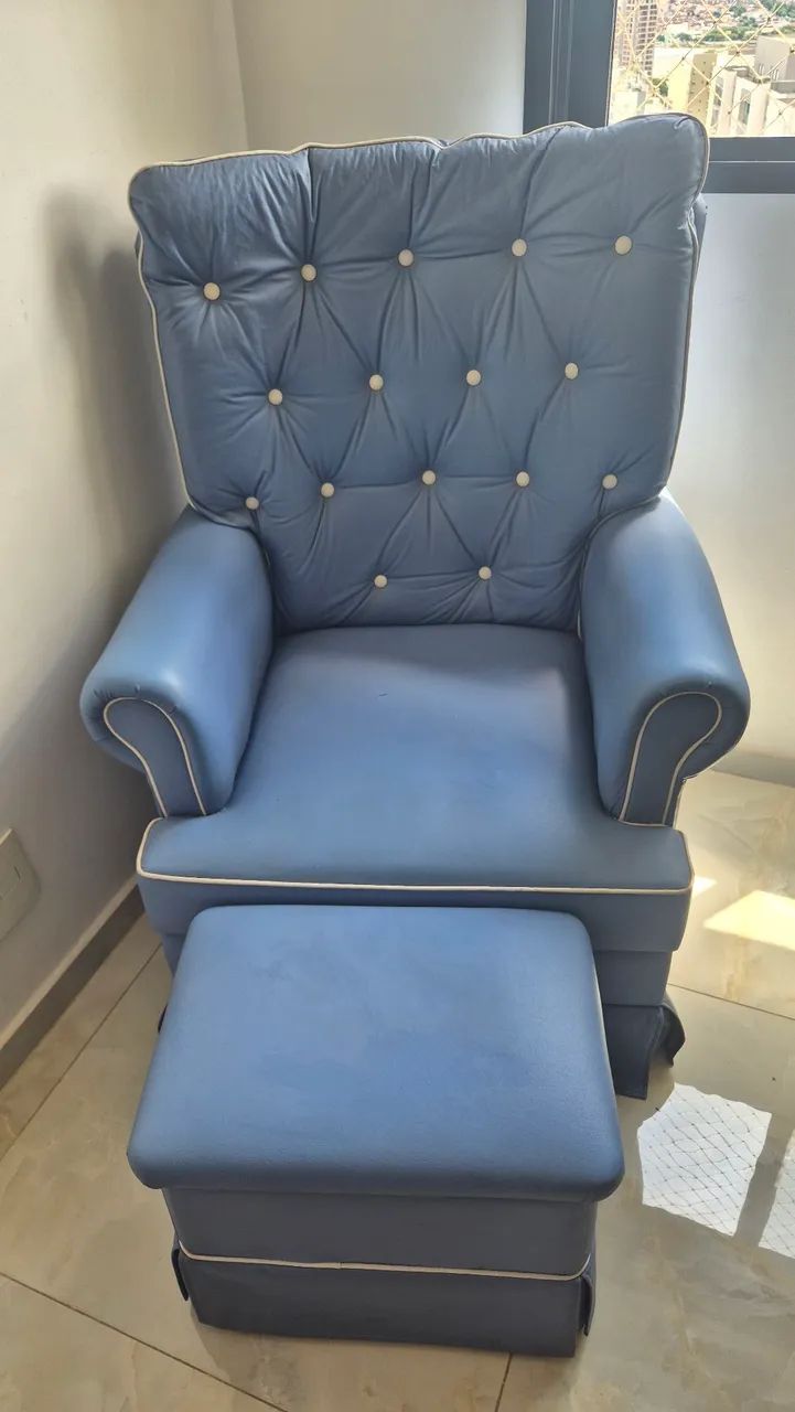 Poltrona 2 em 1 + Pufe - O Máximo do Conforto!