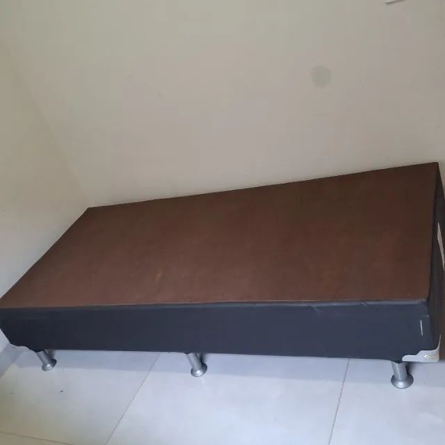 Vendo base cama box solteiro super conservada
