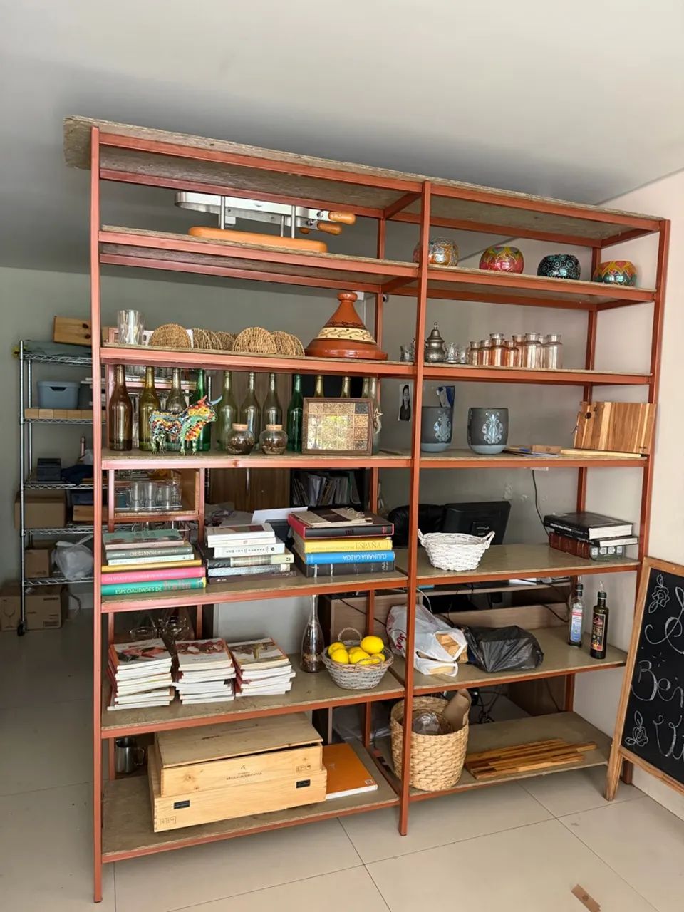 Equipamentos e mobiliário. Alimentação 