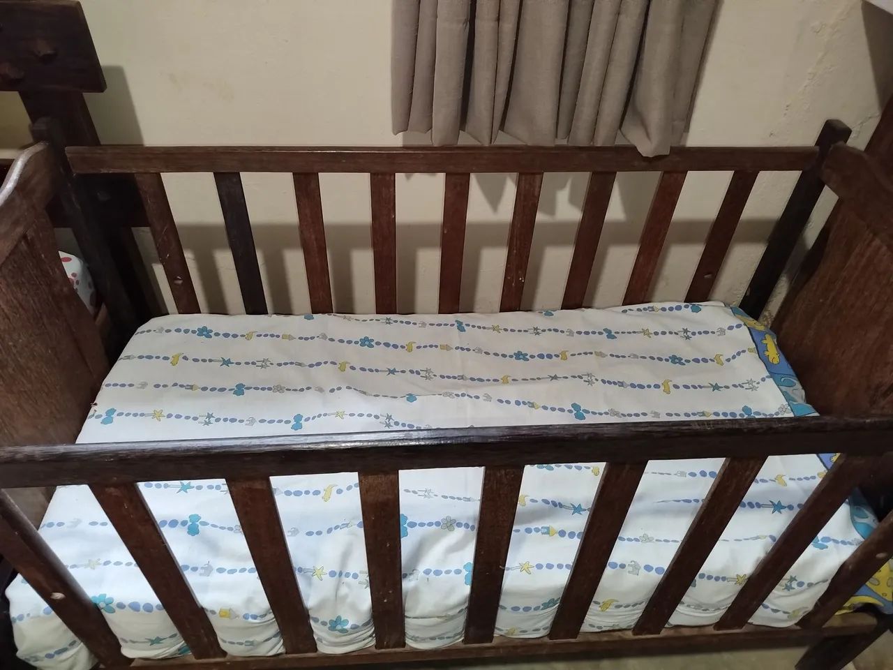 Vendo berço com colchão.