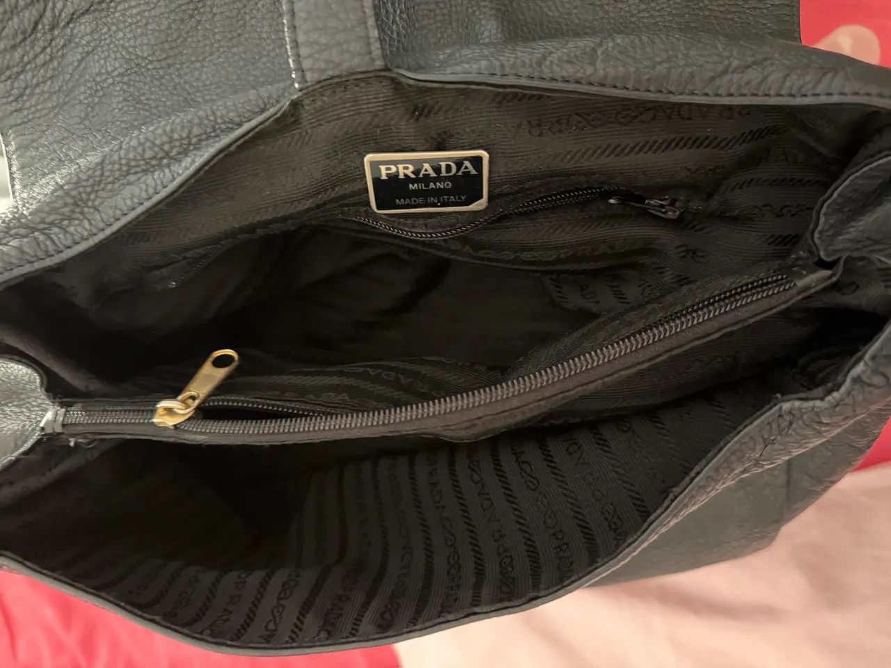 Bolsa Prada em couro legítimo, com logo em relevo  - Foto 2