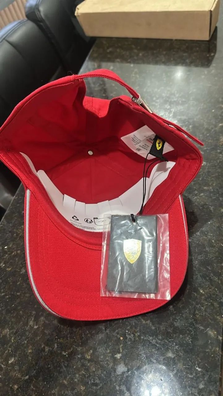 Boné Ferrari original autografado  - Foto 2