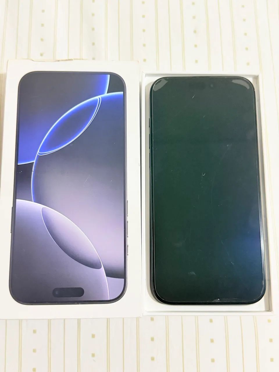 iPhone pro Max 16 - Foto 3