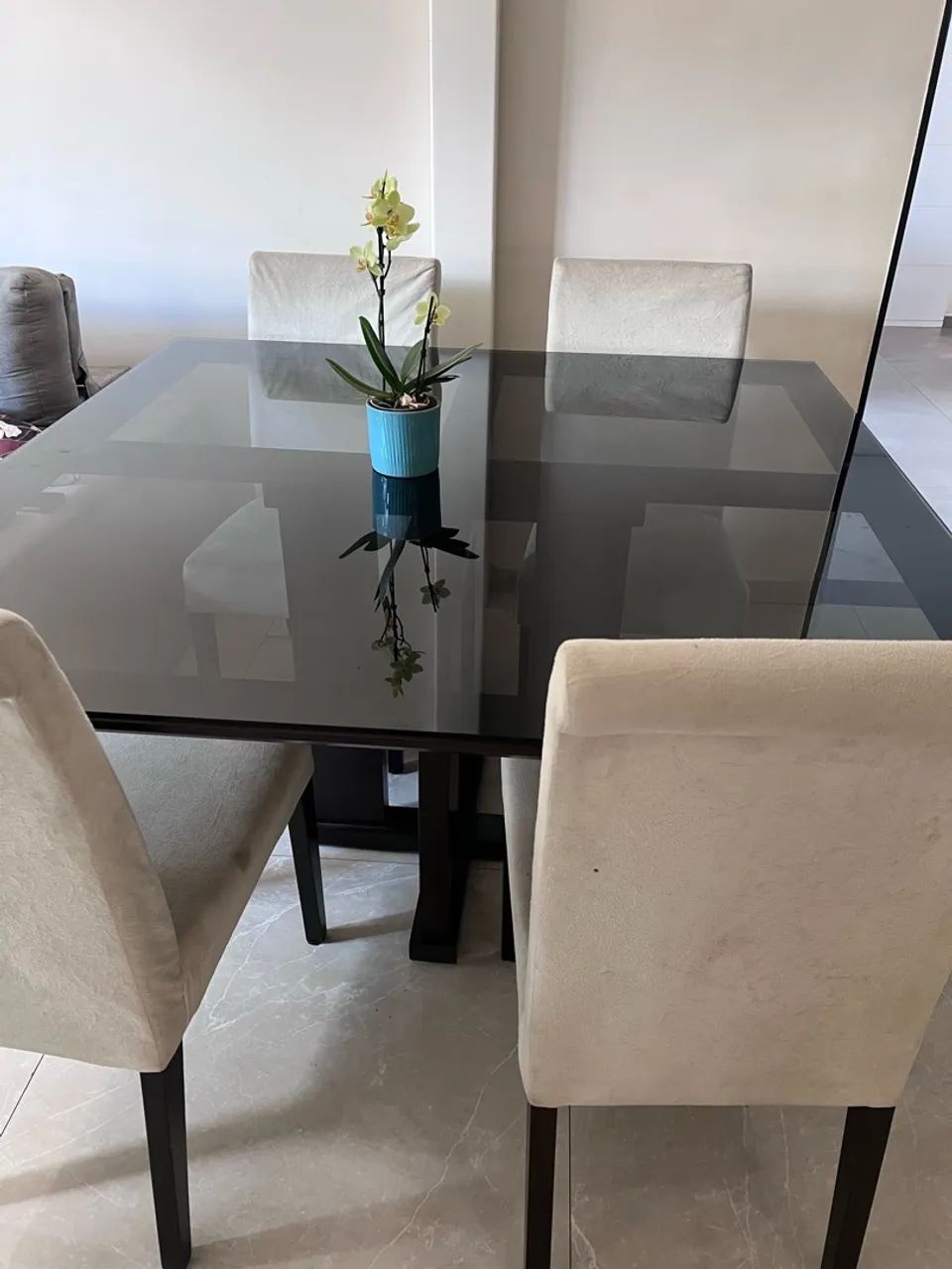 Mesa de jantar com 4 cadeiras