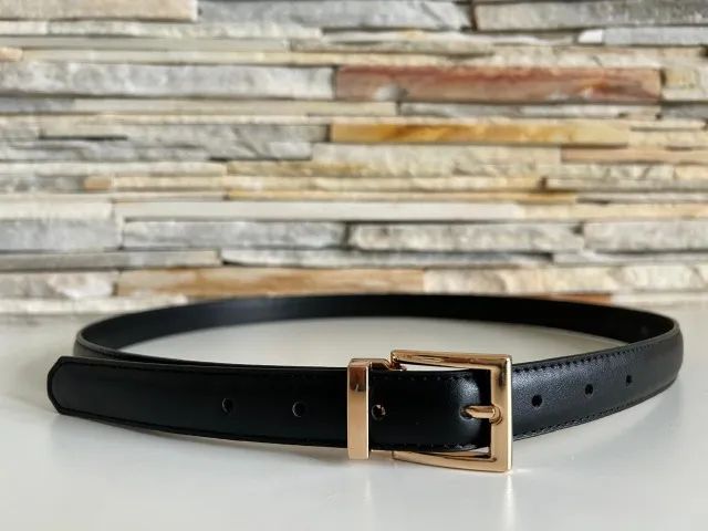 Cinto Feminino Preto com Fivela Dourada
