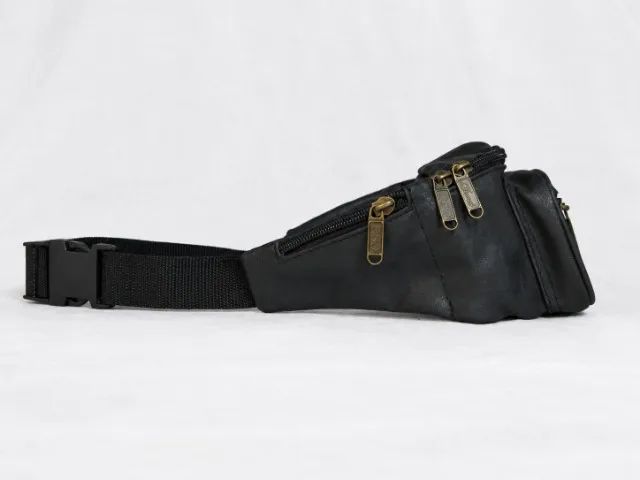 Pochete Chenson Preta com Bolsos e Cinto Ajustável - Foto 2