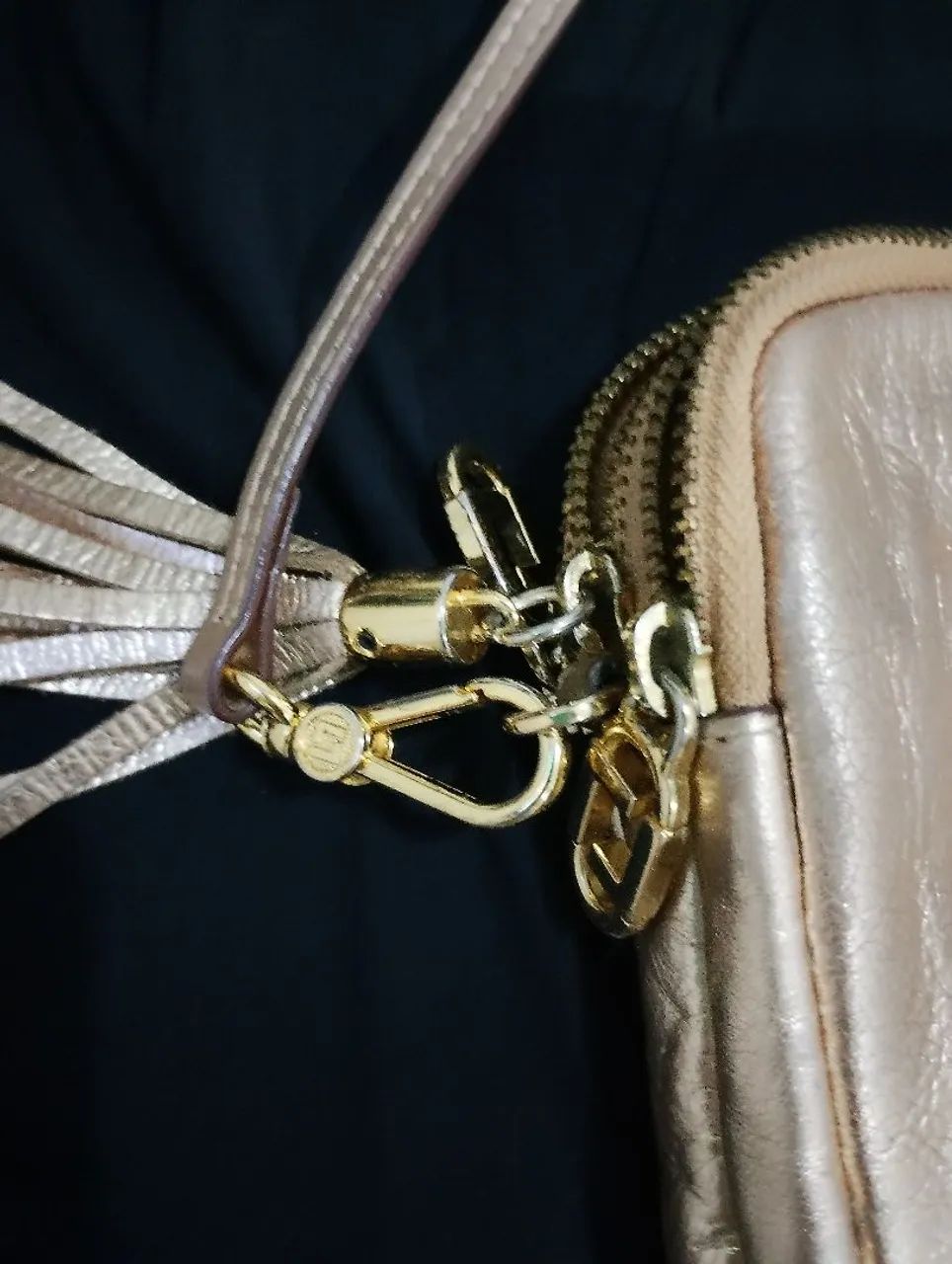 Vendo bolsa de grife luz da lua em perfeito estado  - Foto 3
