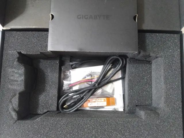Placa Vídeo Gigabyte R9 290X 4Gb Gddr5 512 Bits - Foto 3