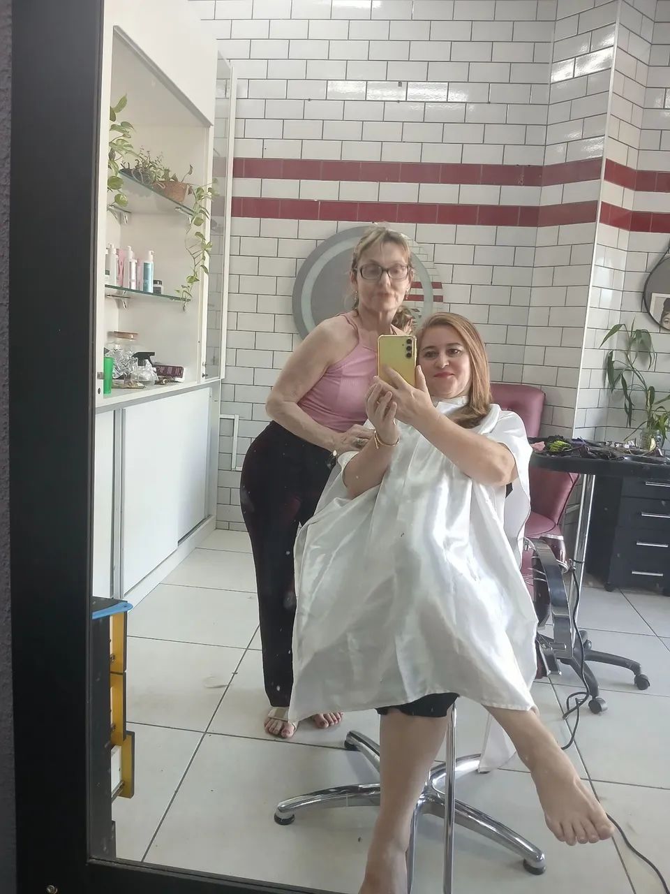 Procuro cabelereira com prática!para o bairro D.clara! - Foto 2