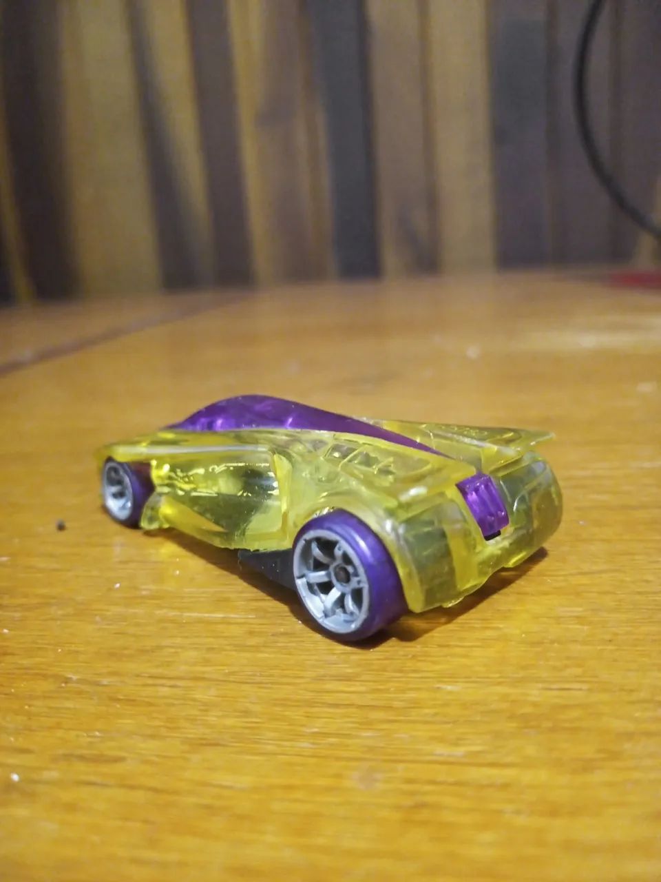 Carrinho Hotwheels acceleracers Athracite gold usado - Foto 2