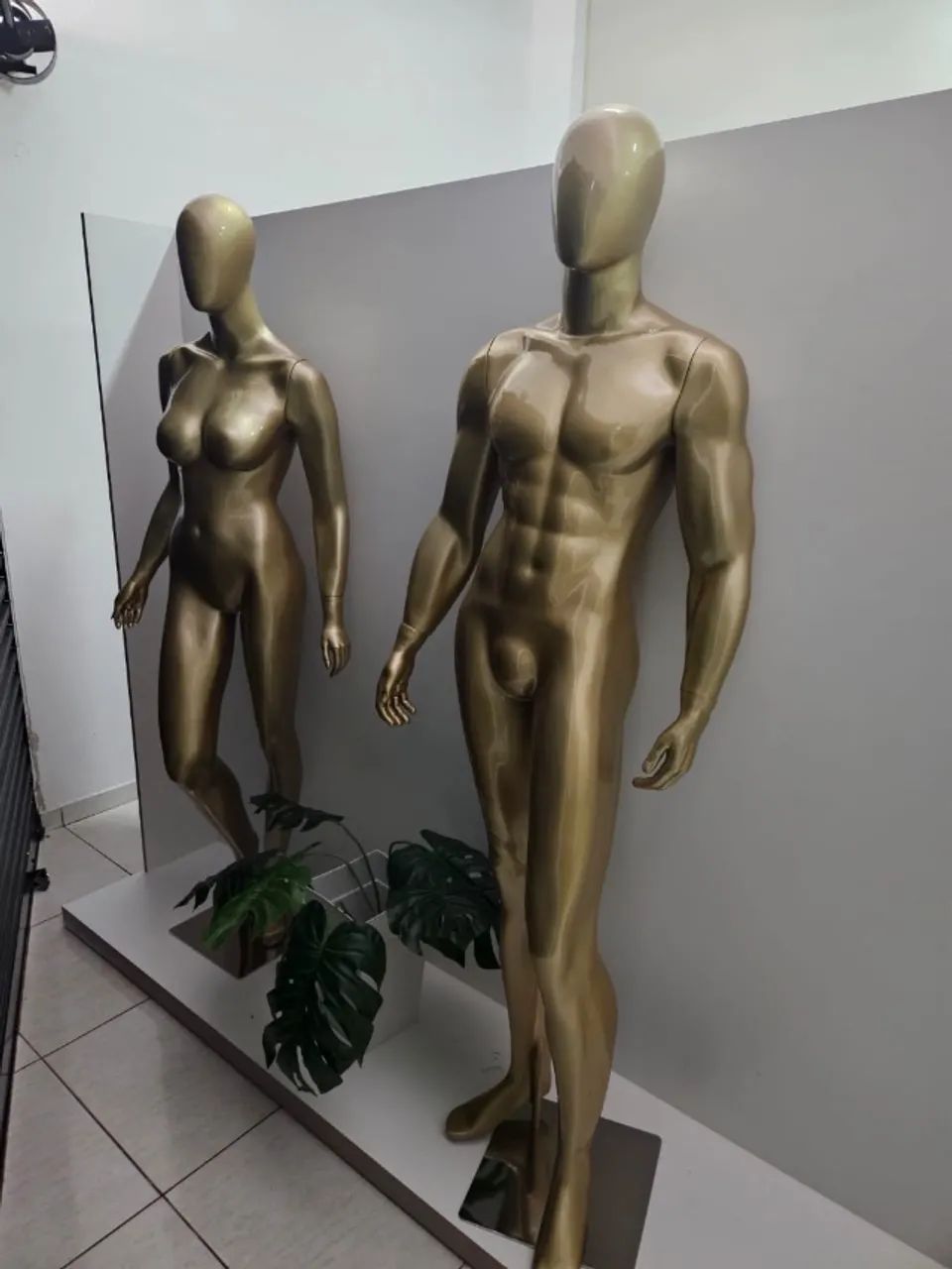 Manequim os dois por 600