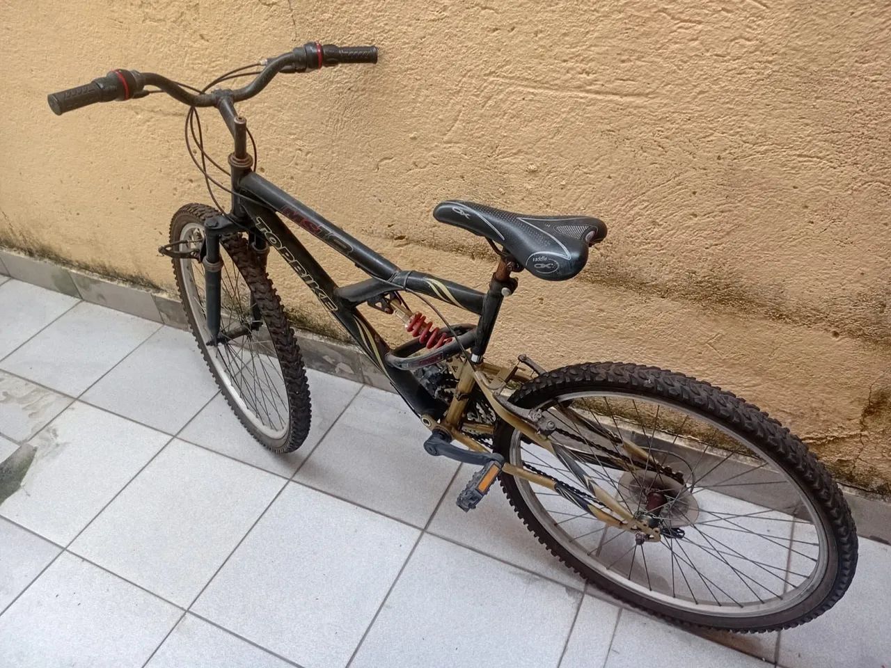 VENDE SE UMA BICICLETA ARO 26