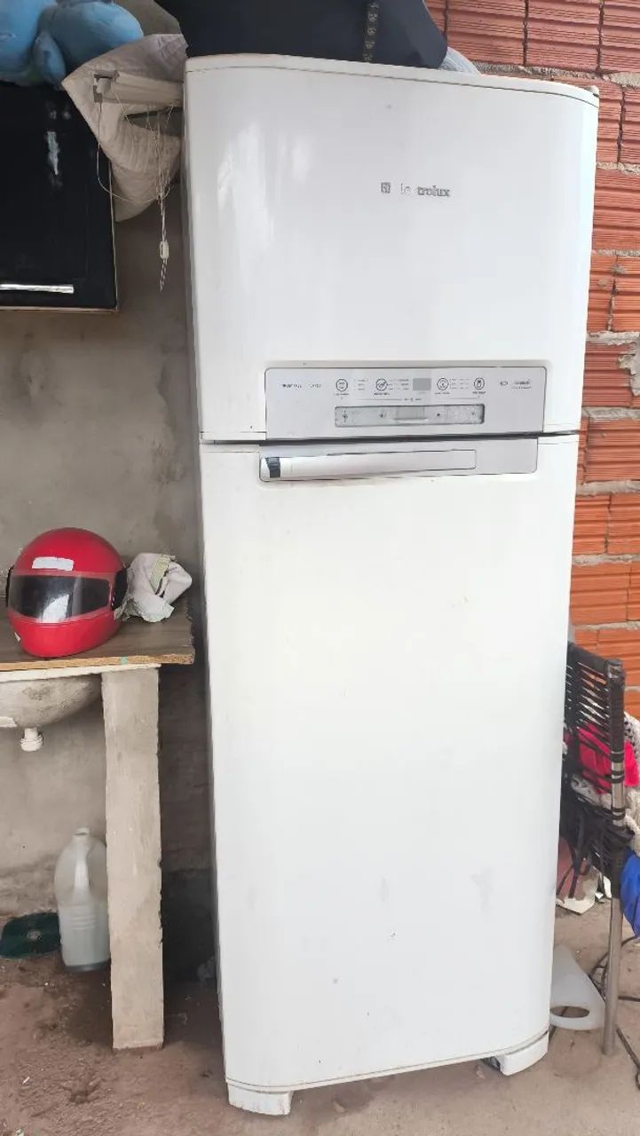 Geladeira Eletrolux com motor queimado 