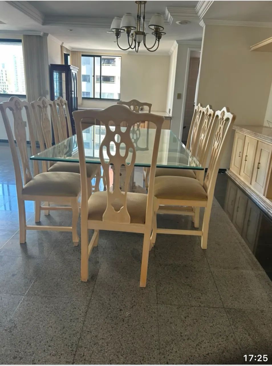 Mesa de vidro com base de mármore e 8 cadeiras - Foto 2