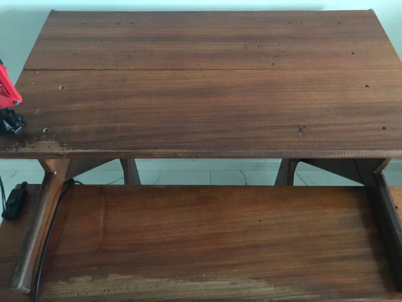 Mesa de madeira com luminária  - Foto 5