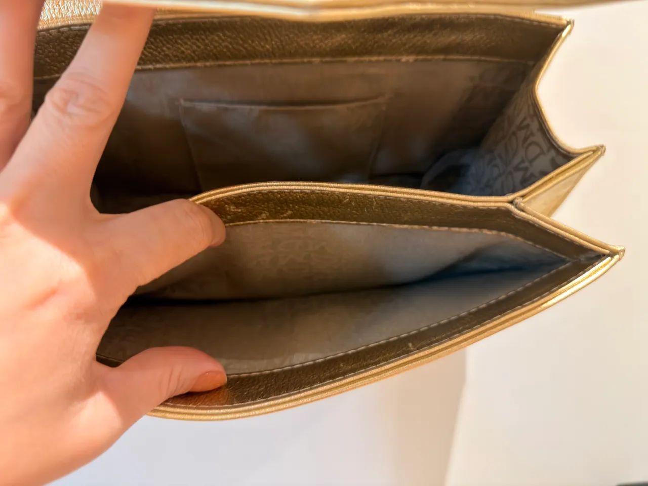 Bolsa Dumond Dourada Pouco usada  - Foto 3