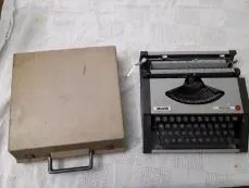 Máquina de Escrever Olivetti Tropical Funcionando - com Estojo