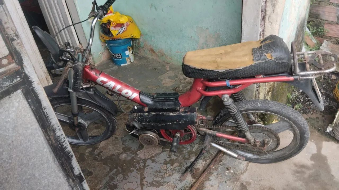 Bicicleta elétrica marca Caloi vermelha 