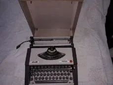 Máquina de Escrever Olivetti Tropical Funcionando - com Estojo - Foto 2