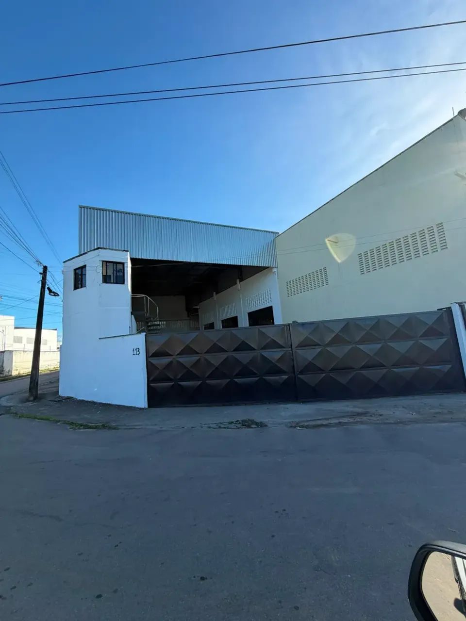 Galpão de 4.000m² para Alugar na BR-116 | Doca, Escritórios e Estacionamento