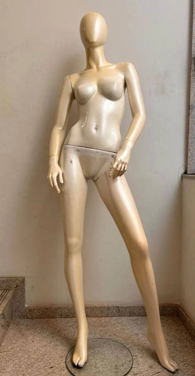 Vendo 4 manequins em bom estado